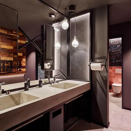 Me And Kiel, By Hyatt Hotel 4*