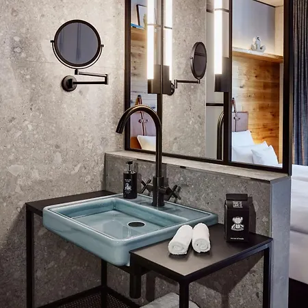 Hotel Me And Kiel, By Hyatt