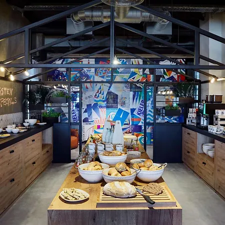 Me And Kiel, By Hyatt Hotel 4*