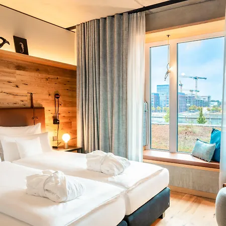 Hotel Me And